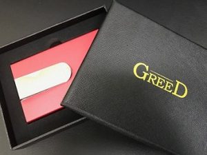 GREEDカード収納付きマネークリップが専用BOXに入っている状態の画像